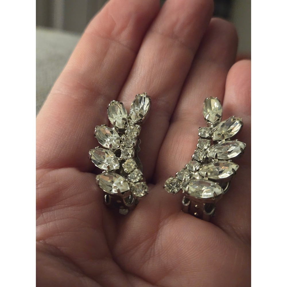 WEISS COUTURE CLEAR RHINESTONES SILVER TONED CLIMBERS CLIP EARRINGS VINTAGE